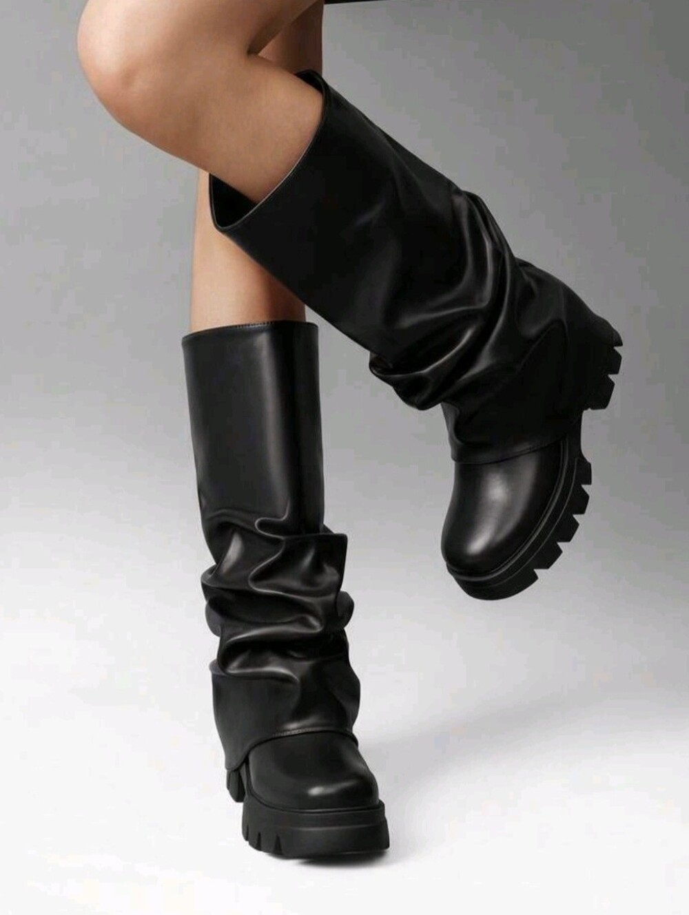 Women's Platform Pleated Tall Black Boots Slip-On Fashionable And Versatile
